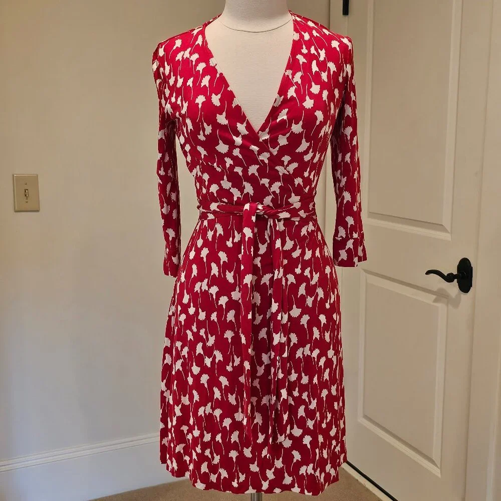 DVF Silk Julian Wrap Dress, EUC, Size 10 - Picture 1 of 6